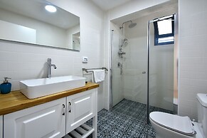 YalaRent Migdalor Apartments with Sea Views