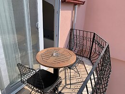 Infinity Lilly Apartments