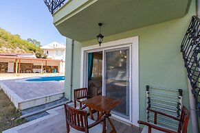 Infinity Lilly Apartments