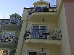 Infinity Lilly Apartments