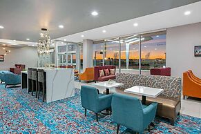 La Quinta Inn & Suites by Wyndham DFW West-Glade Parks