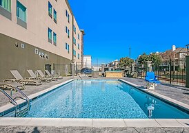 La Quinta Inn & Suites by Wyndham DFW West-Glade Parks