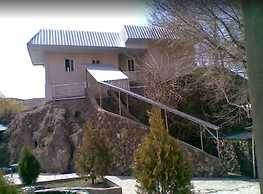 Khosrov Hotel