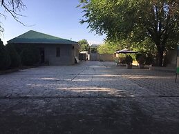 Khosrov Hotel