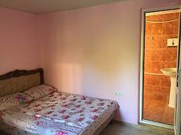 Khosrov Hotel