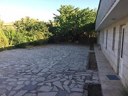 Khosrov Hotel