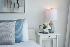 Elegant condo with stunning lake & views