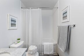 Elegant condo with stunning lake & views