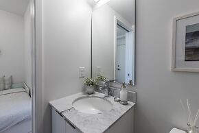 Elegant condo with stunning lake & views