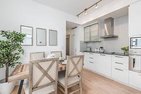 Elegant condo with stunning lake & views