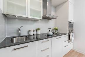 Elegant condo with stunning lake & views