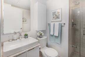 Elegant condo with stunning lake & views