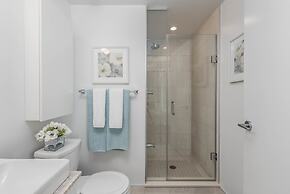 Elegant condo with stunning lake & views