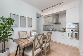 Elegant condo with stunning lake & views