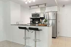 Modern Condo in Financial District