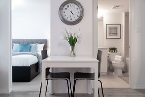 Modern Condo in Financial District