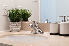 Modern Condo in Financial District