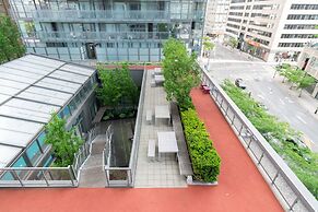 Modern Condo in Financial District