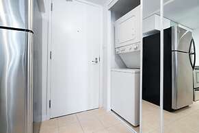 Modern Condo in Financial District