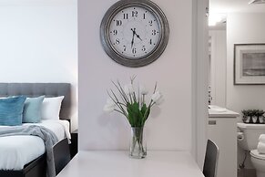 Modern Condo in Financial District