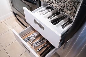 Modern Condo in Financial District