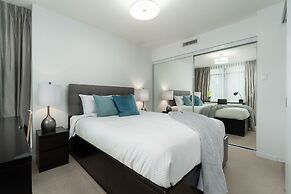 Modern Condo in Financial District