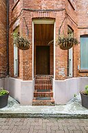 Stunning Victorian House in the Annex