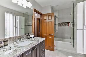 Stunning Victorian House in the Annex