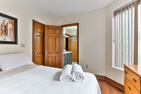 Stunning Victorian House in the Annex