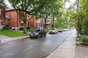 Stunning Victorian House in the Annex