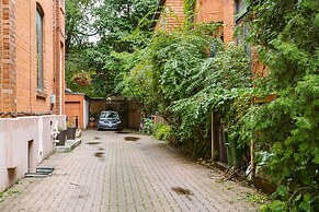 Stunning Victorian House in the Annex