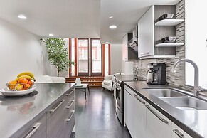 Stunning Victorian House in the Annex