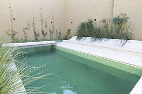 Floralis Suites by Be Local