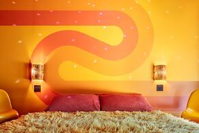 The Dive Motel & Swim Club