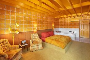 The Dive Motel & Swim Club