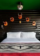 The Dive Motel & Swim Club