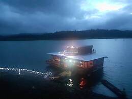 Boat House Suriya