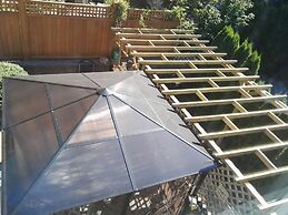 Sunny Island by White Rock B&B