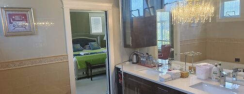 Sunny Island by White Rock B&B