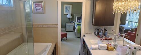 Sunny Island by White Rock B&B