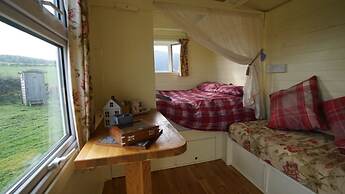 Showman's Hut @ Westcote