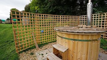 Showman's Hut @ Westcote