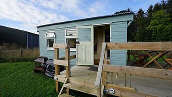 Showman's Hut @ Westcote