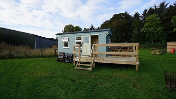 Showman's Hut @ Westcote