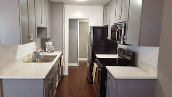 Fully Renovated 1 min. to Melrose Ave.
