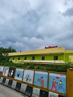 RedDoorz Plus near Dunia Fantasi Ancol