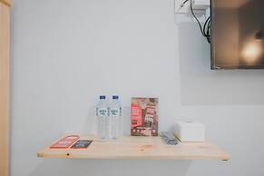 RedDoorz Syariah near Siloam  Hospital Kebon Jeruk