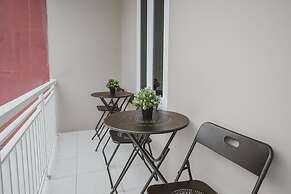 RedDoorz Syariah near Siloam  Hospital Kebon Jeruk