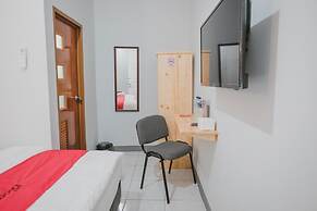 RedDoorz Syariah near Siloam  Hospital Kebon Jeruk