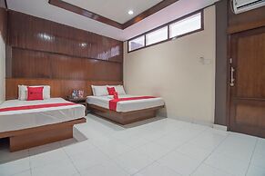 RedDoorz plus near Museum Geologi Bandung